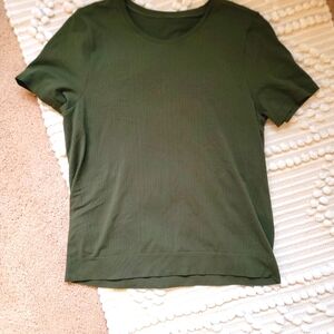 Athleta In Motion Seamless Tee Size?